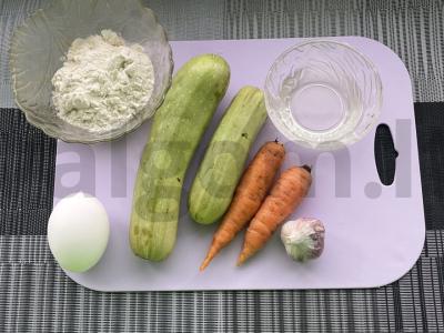 Cukinijų kotletai su grietine Žingsnis 1