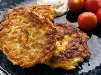 Cukinijų kotletai su grietine pagrindine nuotrauka