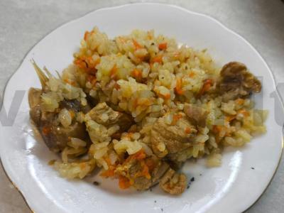 Klasikinis plovas su kiauliena pagrindine nuotrauka