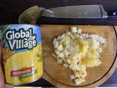 Sultingas salotas su vištiena, ananasais ir graikiniais riešutais Žingsnis 3