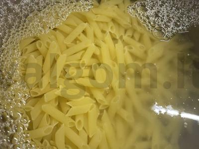 Makaronai su sūriu ir vyšniniais pomidorais Žingsnis 2