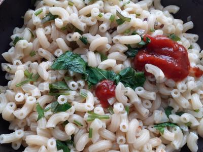 Makaronai-rageliai su snytė, pomidorų pasta ir svogūnu garnyrui Žingsnis 5