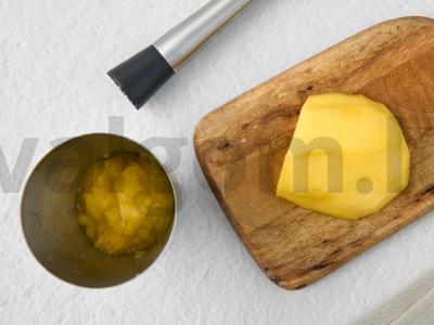 Nealkoholinė kokteilis „Mango Sling“ Žingsnis 1