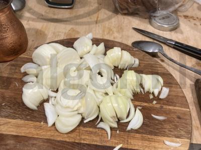 Kepta bulvė su česnaku ir svogūnais ant lašinių Žingsnis 2