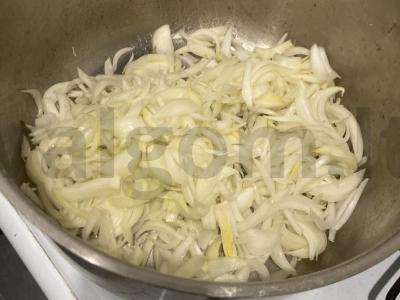 Kepta bulvė su česnaku ir svogūnais ant lašinių Žingsnis 8