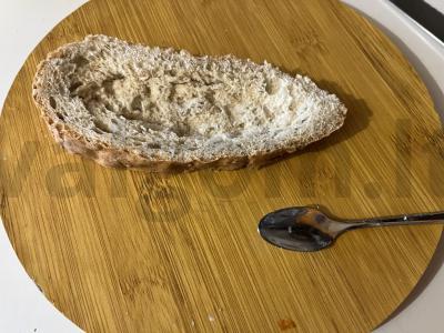 Karštas sumuštinis su lašiša ir ištirpintu sūriu Žingsnis 2