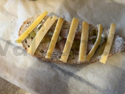 Karštas sumuštinis su lašiša ir ištirpintu sūriu Žingsnis 11