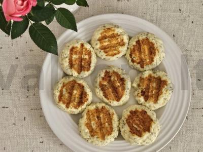 Švelnūs varškėčiai su chia sėklomis pagrindine nuotrauka