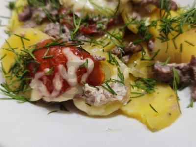 Bulvių apkepas su jautienos faršu ir sūriu pagrindine nuotrauka