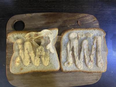 Sumuštinis su saliami ir lydytu sūriu Žingsnis 1