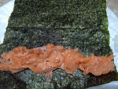 Rolas su silpnai sūdyta upėtakiu ir tobiko ikrais Žingsnis 3