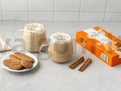 Imbierinio sausainio skonio latte pagrindine nuotrauka