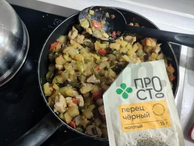 Troškinta kiauliena su daržovėmis keptuvėje Žingsnis 5