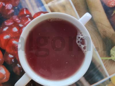 Karštas nuoviras su granatu ir vynuogėmis pagrindine nuotrauka