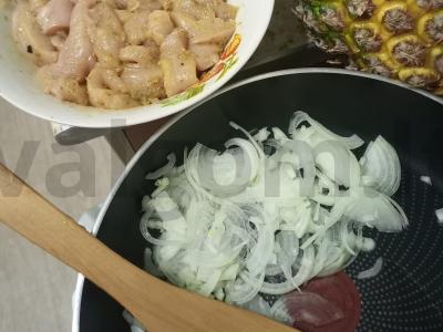 Vištiena su ananasu ir saldžiuoju pipiru Žingsnis 1