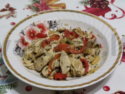 Vištiena su ananasu ir saldžiuoju pipiru pagrindine nuotrauka