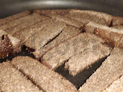 Borodino skrudinta duona su jūros druska ir „A-ly rus“ padažu Žingsnis 4