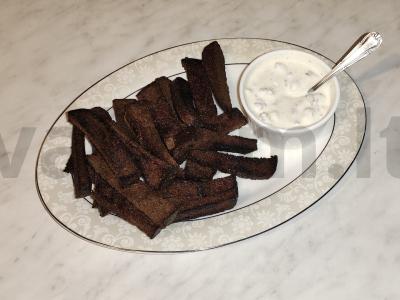 Borodino skrudinta duona su jūros druska ir „A-ly rus“ padažu pagrindine nuotrauka