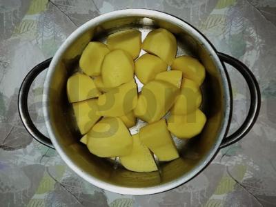 Bulvių košė su karamelizuotais svogūnais ir juodąja druska Žingsnis 2