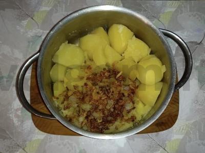 Bulvių košė su karamelizuotais svogūnais ir juodąja druska Žingsnis 6