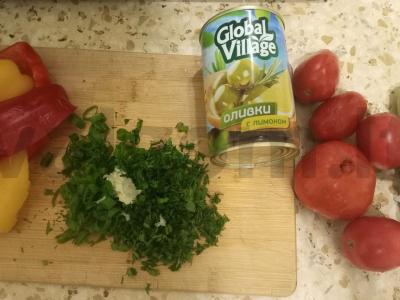 Daržovių salotas su vištiena ir alyvuogėmis Žingsnis 1