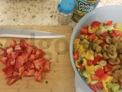 Daržovių salotas su vištiena ir alyvuogėmis Žingsnis 3