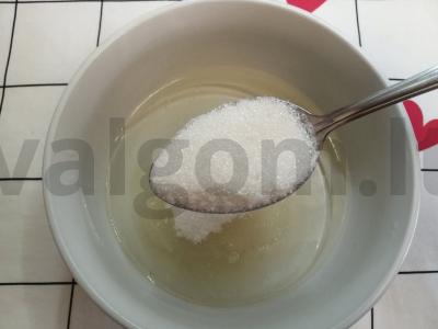 Sūdyto agurkų sausainiai „Gelbėjimosi ratas“ Žingsnis 2