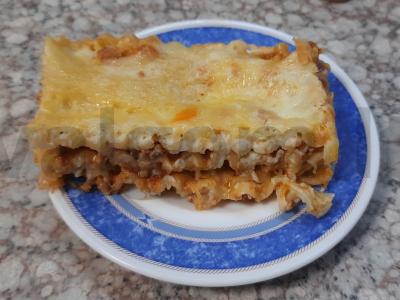 Lasagna su vištienos faršu pagrindine nuotrauka