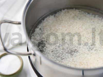 Keptas ryžiai su jūros gėrybėmis Žingsnis 1