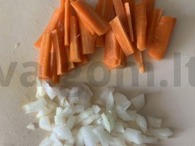 Moliūgas su morkomis, troškinti grietinėje Žingsnis 1