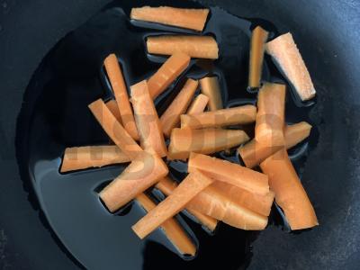 Moliūgas su morkomis, troškinti grietinėje Žingsnis 2