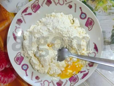 Varškėčiai su braškėmis Žingsnis 3