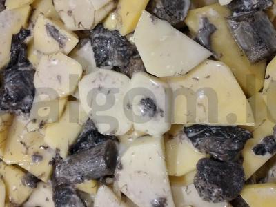 Šventinė kiauliena su grybais ir pomidorais orkaitėje su bulvėmis Žingsnis 4