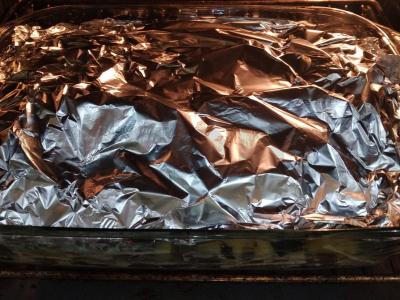 Šventinė kiauliena su grybais ir pomidorais orkaitėje su bulvėmis Žingsnis 5