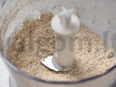 Bananų blynai su avižiniais dribsniais Žingsnis 1