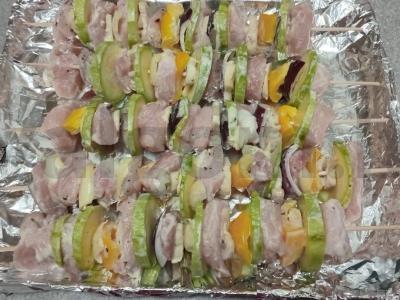 Kepti kiaulienos šašlykai su daržovėmis ir grybais Žingsnis 10