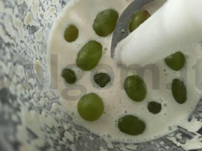 Ananasų-vynuogių kokteilis su žemės riešutais Žingsnis 3