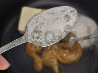 Namų švelnus „Napoleonas“ su grietinės kremu Žingsnis 2