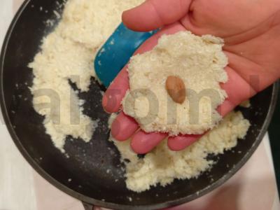 Desertas „Bala bayana“ su kokosų drožlėmis ir kondensuotu pienu Žingsnis 6