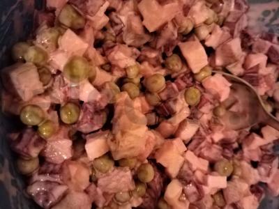 Salotos su burokėliais, silke ir žirneliais Žingsnis 5