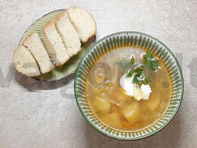 Borsčas vištienos sultinyje be burokėlių pagrindine nuotrauka