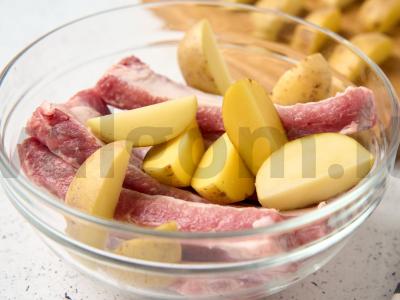 Jauni bulvės su mėsa orkaitėje Žingsnis 2