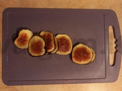 Salotos su figomis, brie sūriu ir bekonu Žingsnis 2