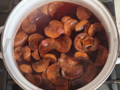 Kvapnus kompotas su džiovintais obuoliais, avietėmis ir cinamonu Žingsnis 3