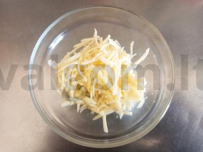 Minkšti skrudinti duonos gabaliukai su bekonu ir salčichonu Žingsnis 2