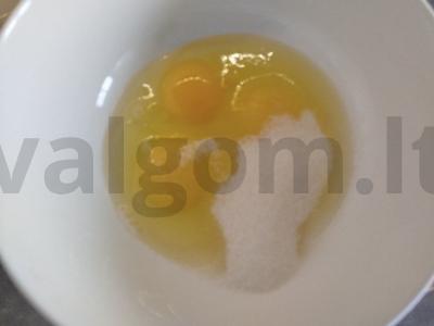 Varškės apkepas su manų kruopomis ir vanilinu Žingsnis 1