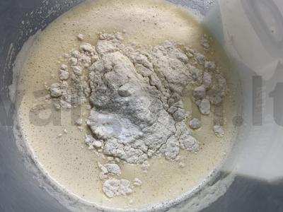 Bananų blynai iš blynų miltų Žingsnis 5