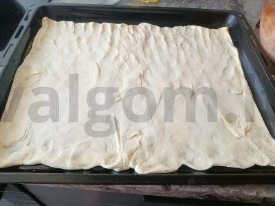 Pica ant paruošto be mielių tešlos Žingsnis 1