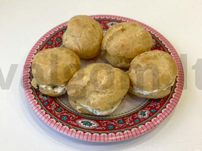 Užkandžių profiteroliai su varškės sūriu pagrindine nuotrauka