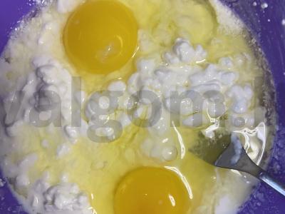 Sūrio sausainiai su tamsiais razinomis ir riešutais Žingsnis 2